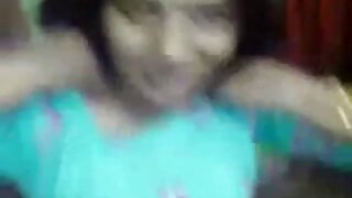 Блондинка мама безплатно порно клипове даде на човек сперма в путка след шибан в Каубойка поза